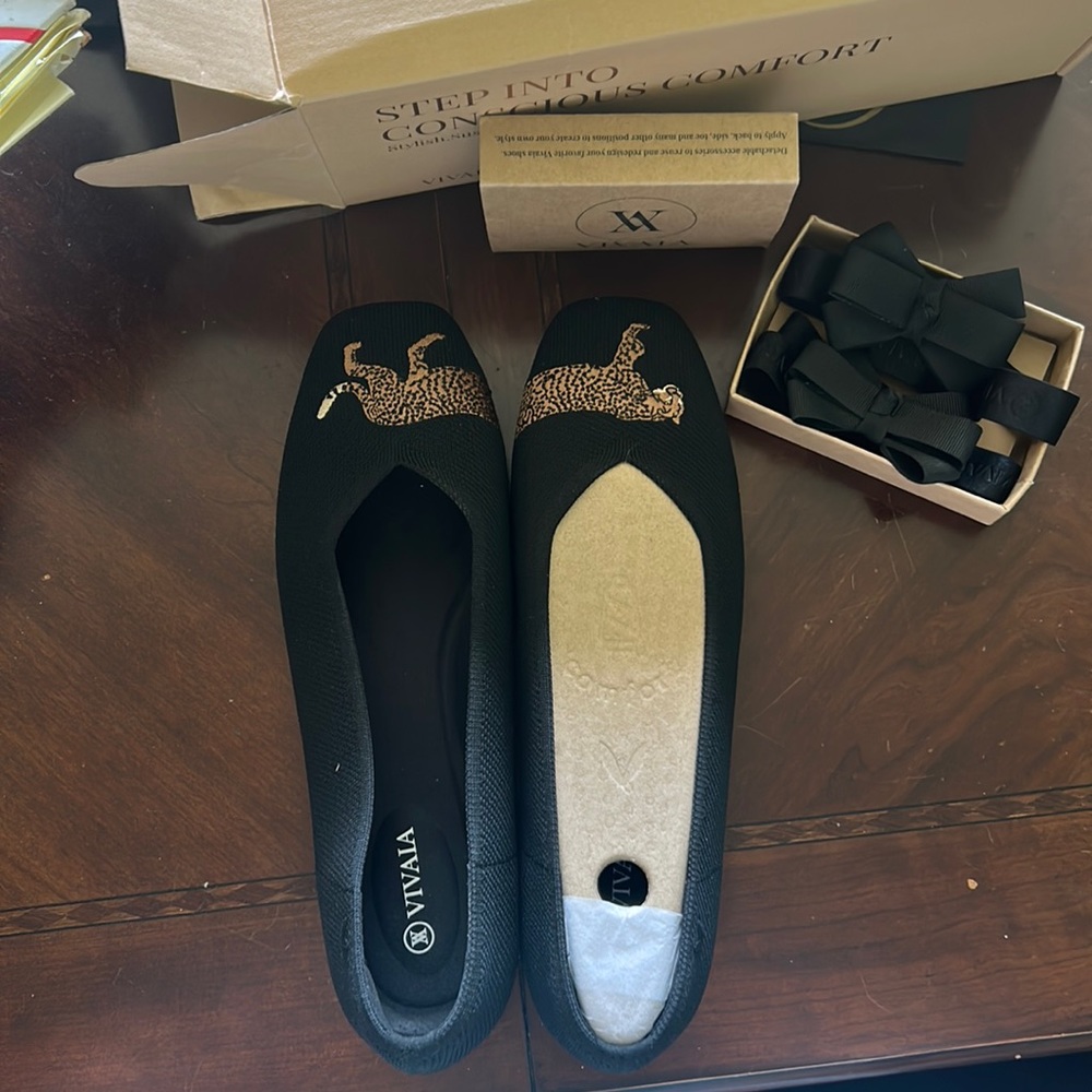 Vivaia Black Cheetah Flats Size 11 with bow accents